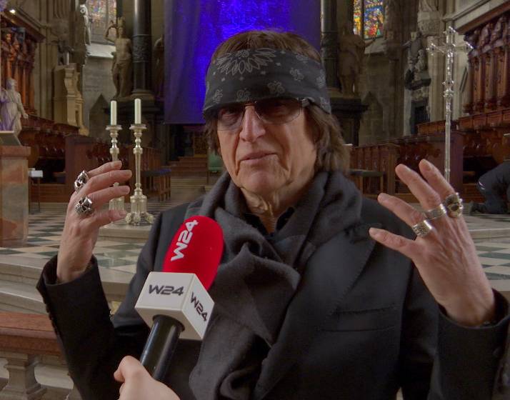 Helnwein: Leuchtende Schädel im Stephansdom