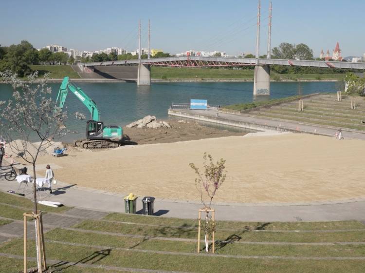 Stadtstrand: „Arena Beach“ fast fertig