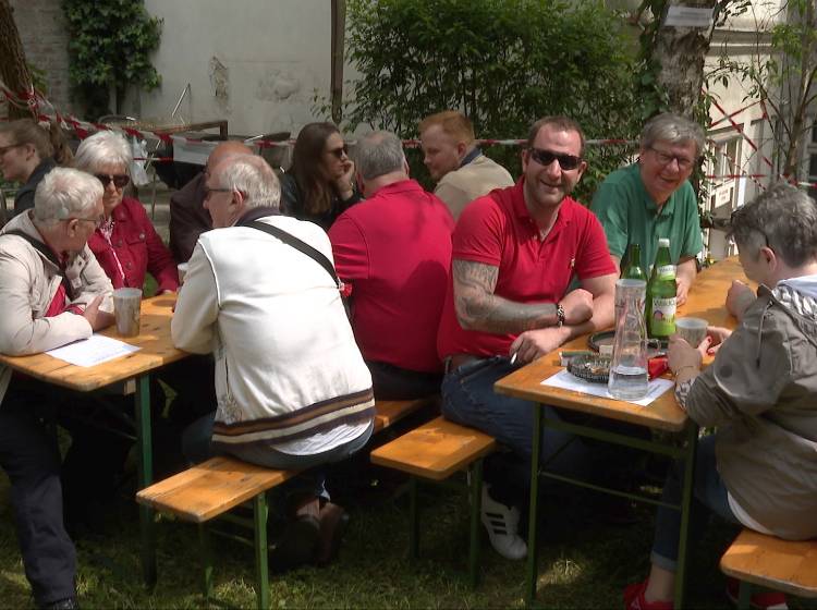 1. Mai: Straßenfest in der Berggasse