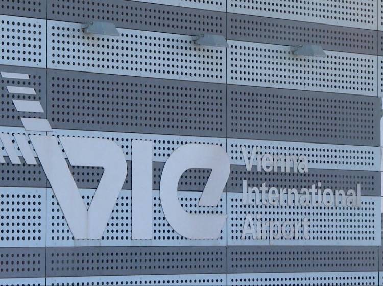Glatteis: Betrieb auf Flughafen Wien eingestellt