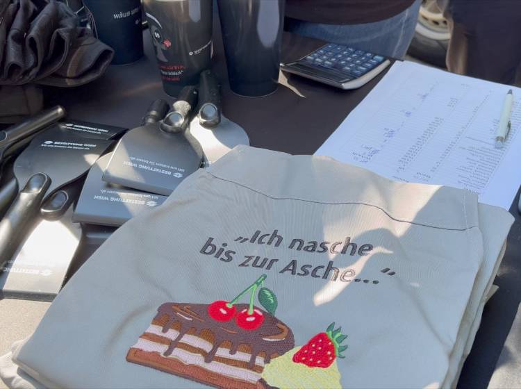 Die Badner Bahn als Plüschtier