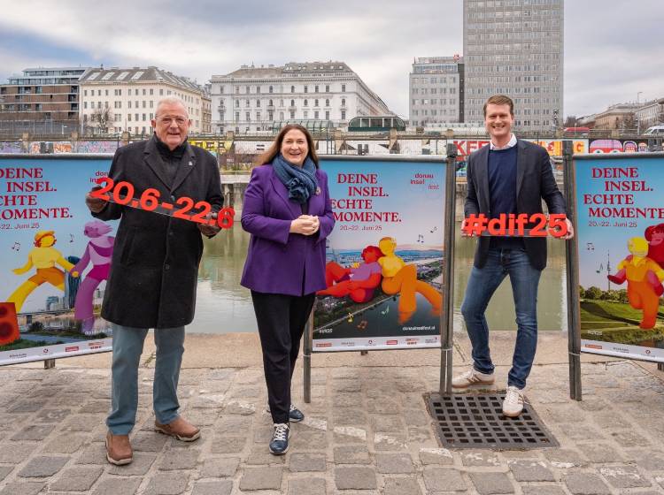 DIF 25: Demokratie steht im Mittelpunkt