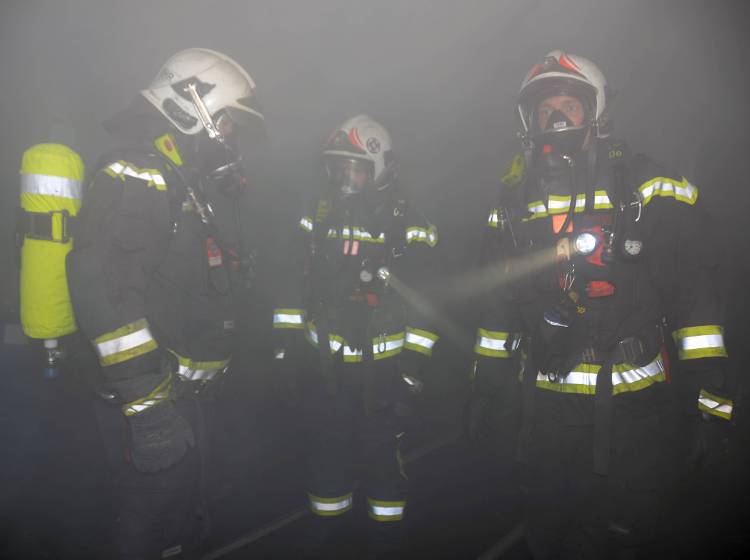 Bezirksflash: Feuerwehr findet verkohlte Leiche