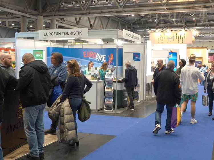 Ferien- und Automesse: Auf diese Trends fahren Besucher*innen ab