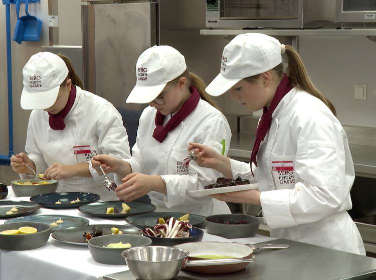 Her mit den Tourismus-Fachkräften!