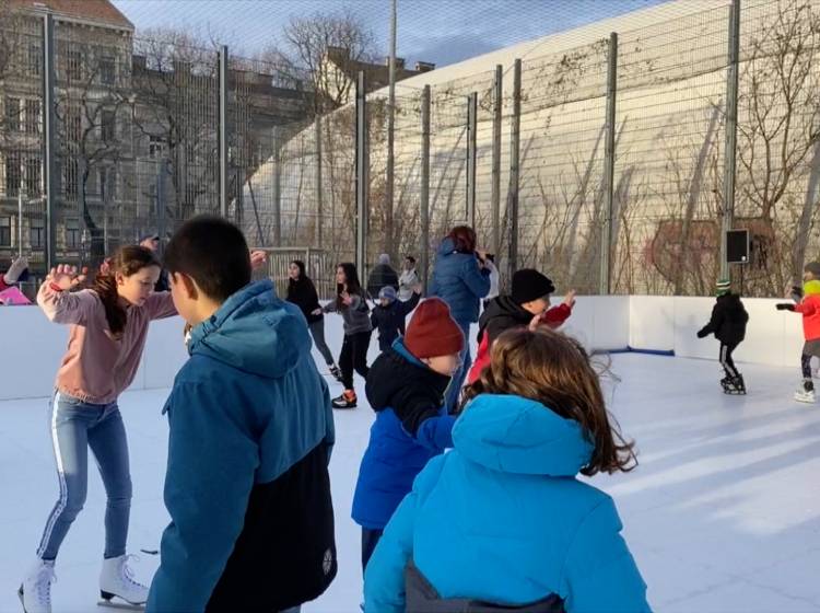 Bezirksflash: Eislaufen im Ballkäfig