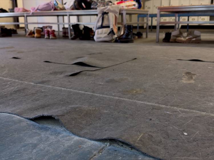 EisStadthalle: Gummiboden wird erneuert