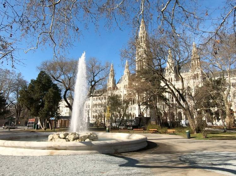 "Wasser marsch" im  Rathauspark