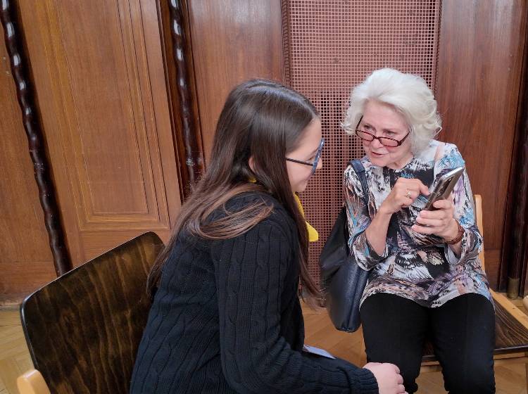 Granny goes Smartphone: Fit mit dem Smartphone auch im Alter