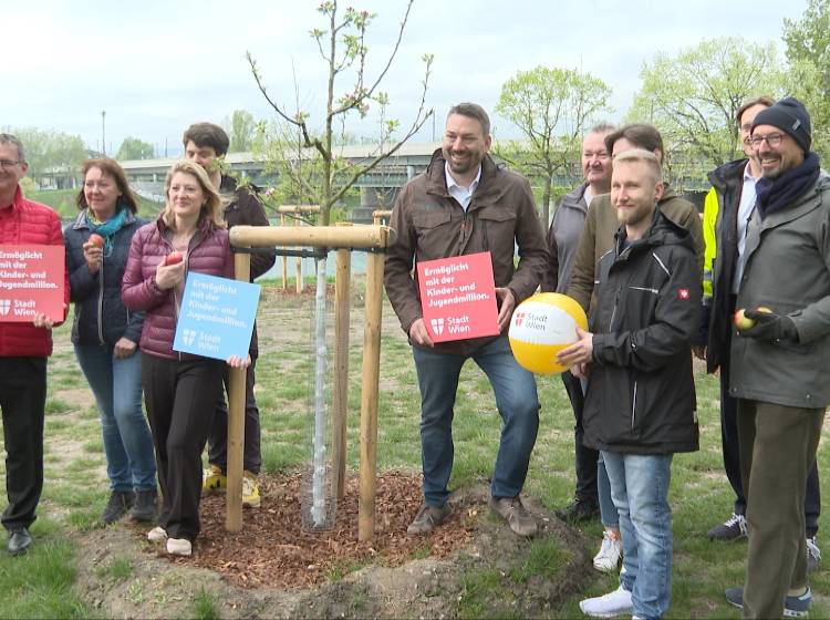 Kinder- und Jugendmillion: Apfelallee und Gratis-Schwimmkurse