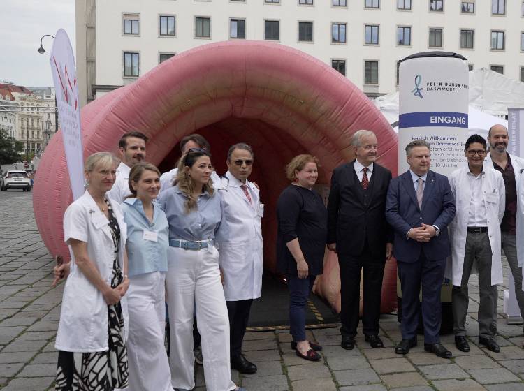 22 Meter Darm zum Durchgehen: Vorsorgeaktion Am Hof