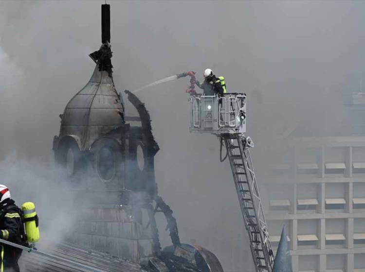 Bezirksflash: Ein Toter nach Brand in Dachgeschosswohnung