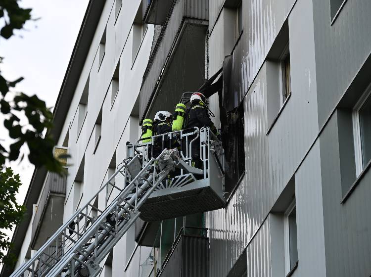 Bezirksflash: Brand in Meidlinger Hochhaus