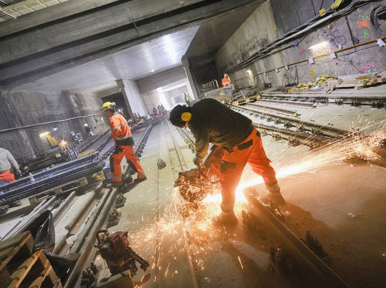 Brand in U-Bahn-Baustelle nahe City schnell gelöscht