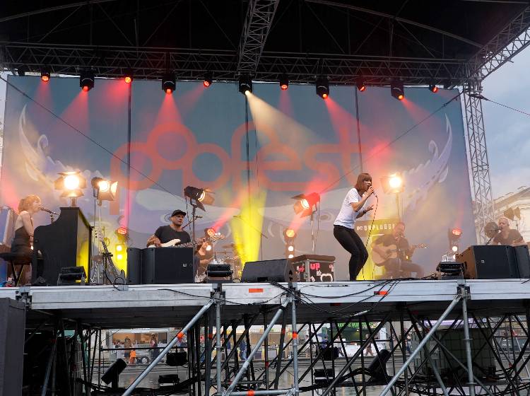 Popfest Wien eröffnet – mit Regen, Sturm und Stürmer