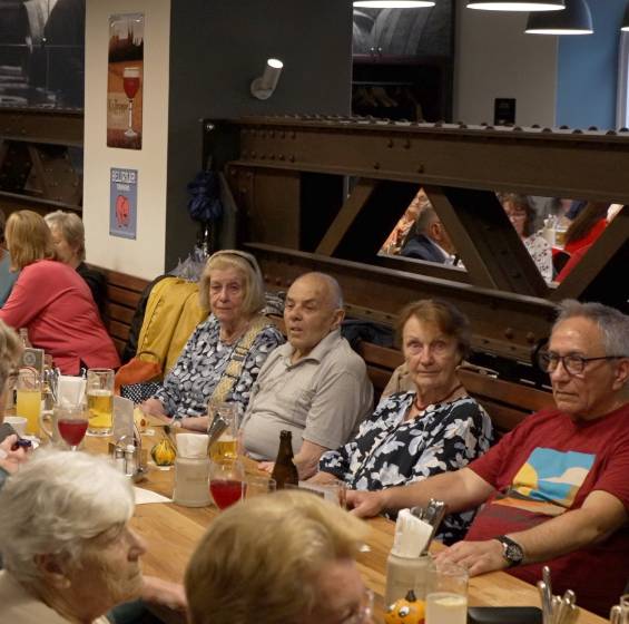 Dämmerschoppen für Senior*innen in Rudolfsheim-Fünfhaus