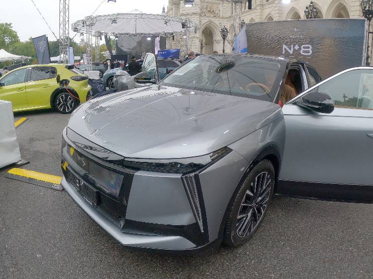 Elektrotage: Autos unter Strom am Rathausplatz