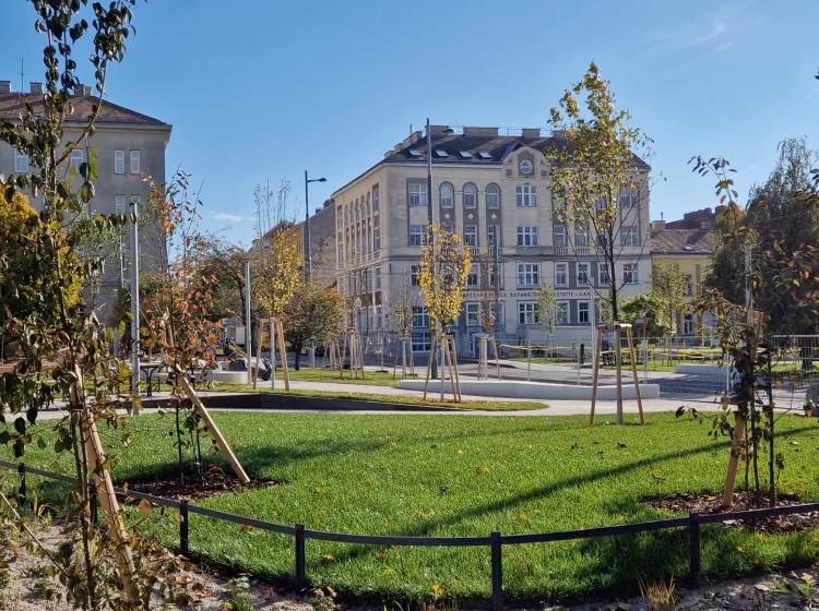 Bezirksflash: Vorplatz Breitensee fast fertig