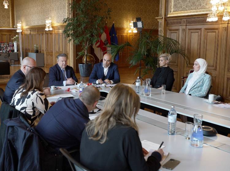 Großes Interesse an Arbeitsstiftung für Frauen