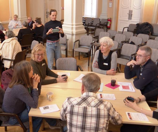 Erzählen verbindet: Der 15. Bezirk lädt zum Erzählcafé