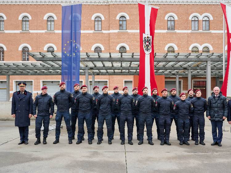 16 neue WEGA-Beamte in Wien