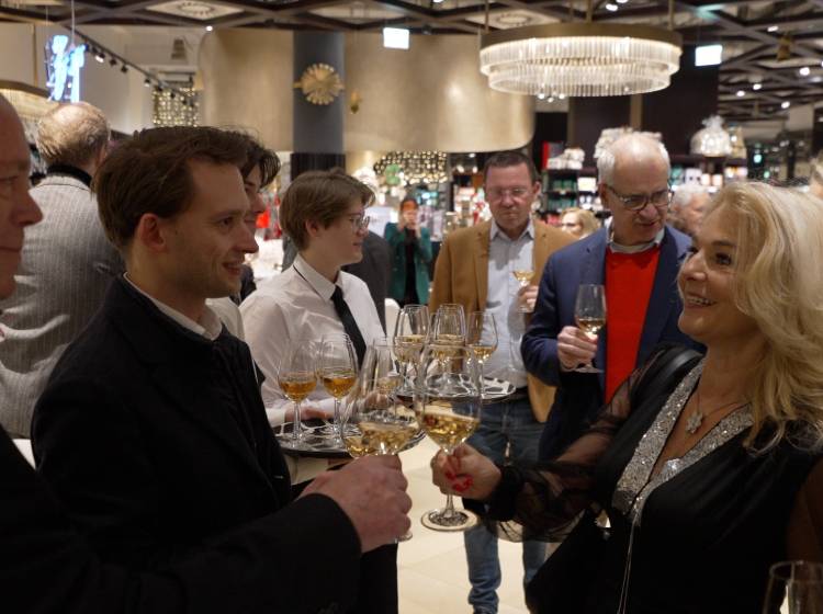 Faustregeln gegen Fettnäpfchen auf Weihnachtsfeiern