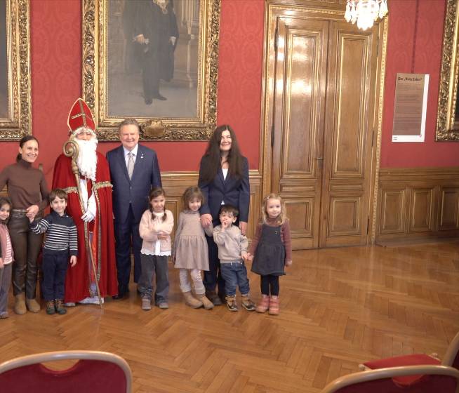 Nikolo besucht Bürgermeister Ludwig im Rathaus