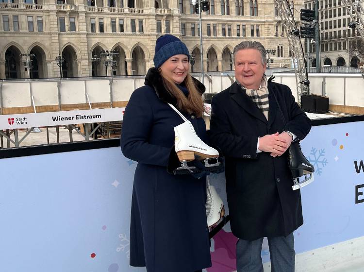 Letzte Aufbauarbeiten für den 31. Eistraum