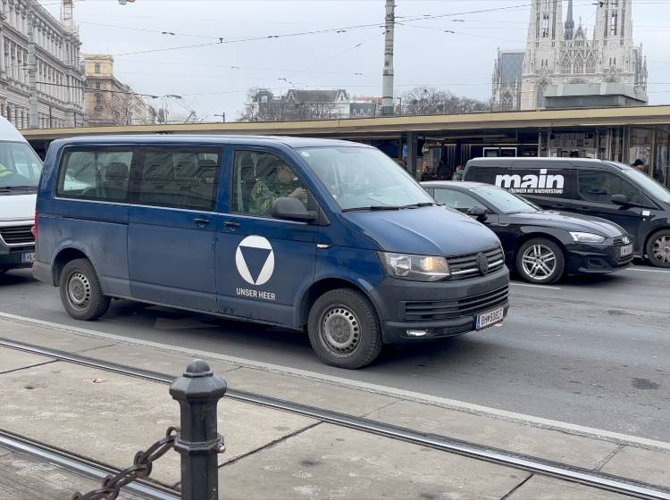 Längerer Wehrdienst: Geteilte Meinungen in Wien