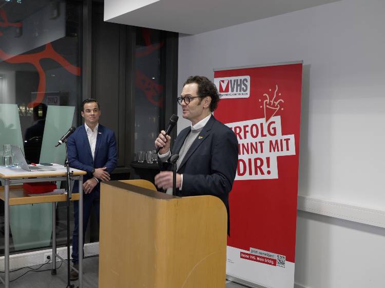 Große neue VHS „Am Sophienpark“ eröffnet