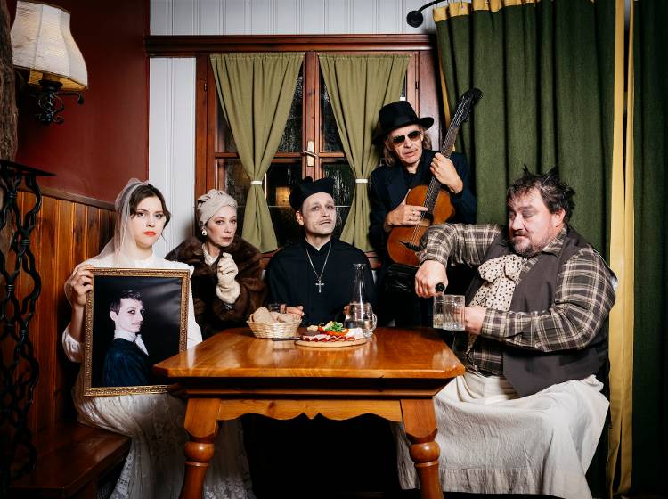 Singspiel auf Sparflamme: Ernst Moldens "Döbling Burning" im Rabenhof