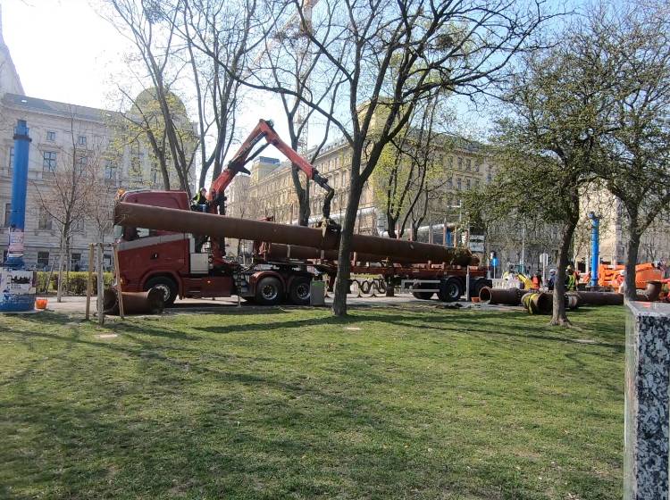 Nach vier Jahren: Rohr für U-Bahn-Baustelle verschwindet