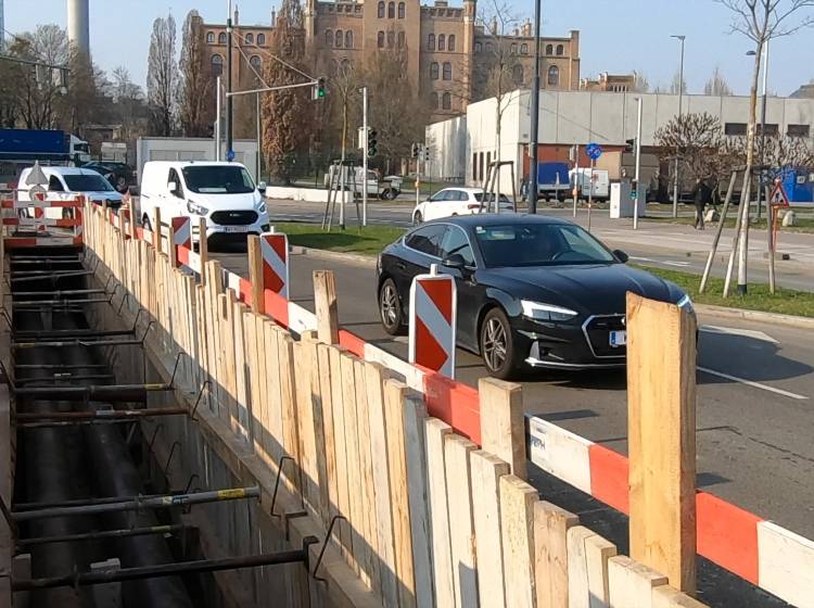 Bezirksflash: Rohrarbeiten in der Franz-Grill-Straße