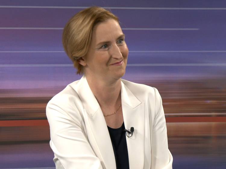 Wohnbau- und Frauenstadträtin Elke Hanel-Torsch zu Gast im W24-Studio