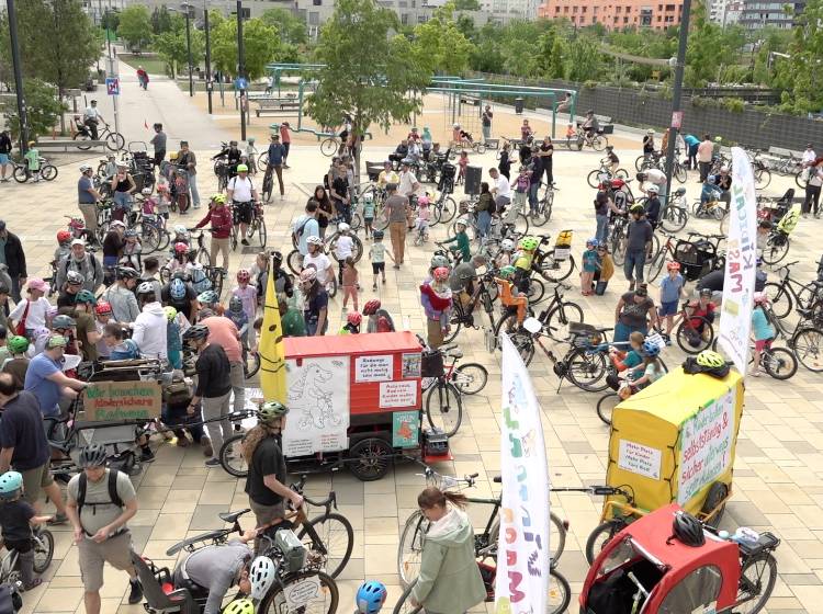 Kinder fordern sichere Radwege: Grätzl Kidical Mass rollt durch Wien