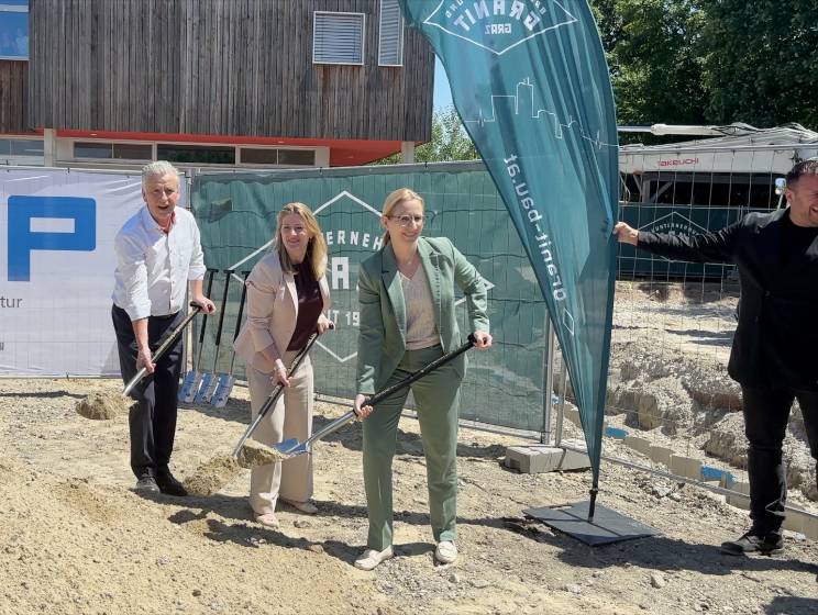 Spatenstich: Erweiterung für die Löwenschule Aspern