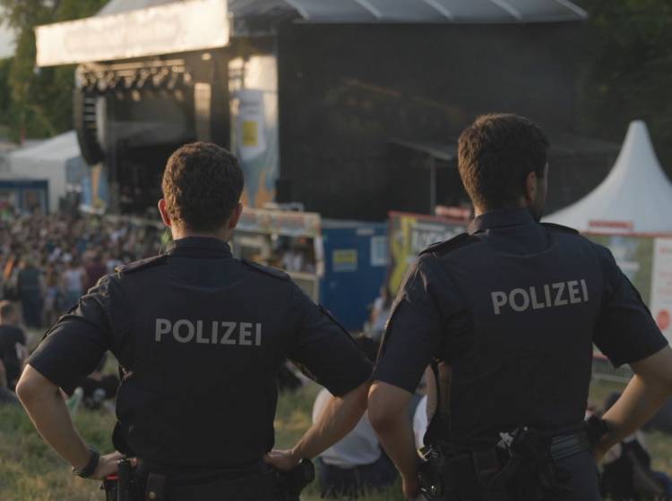 Blaues Licht, Drohnen und Rettungsanker: Sicherheit am Donauinselfest