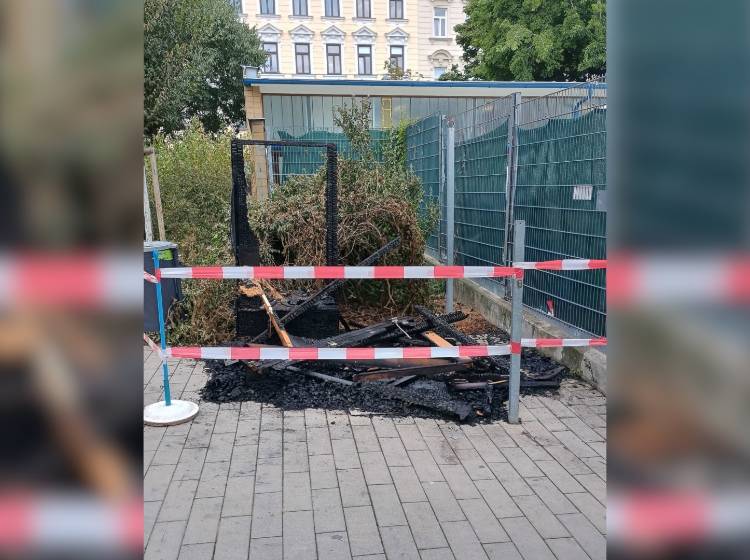 Bezirksflash: öKlo im Reinlpark angezündet