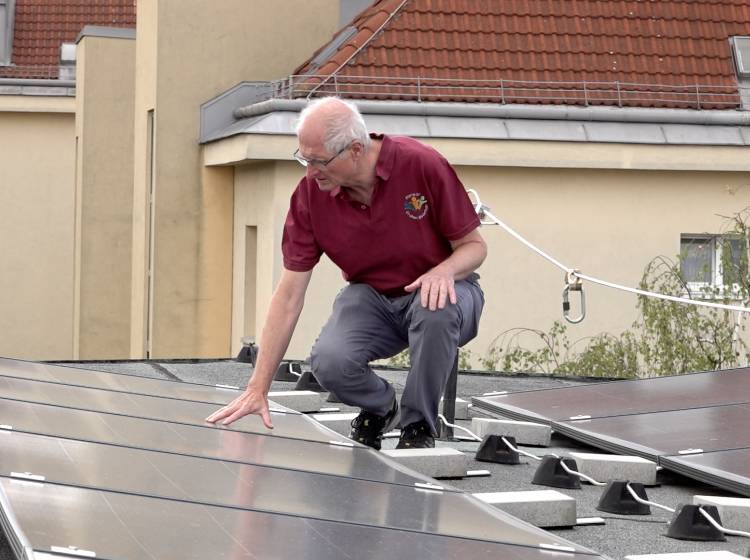 Energie von oben: 100. Photovoltaik-Anlage auf kirchlichem Gebäude