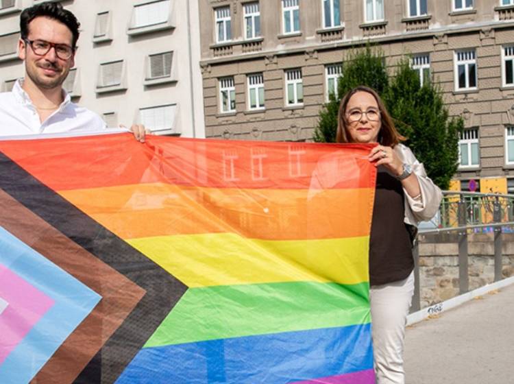 Bezirksflash: Regenbogensteg von Margareten nach Mariahilf