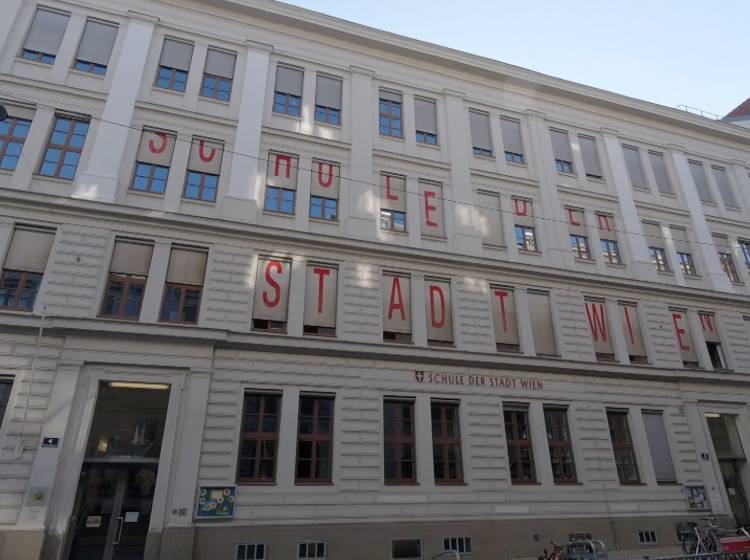 Bezirksflash: Schulvorplatz wird permanent autofrei