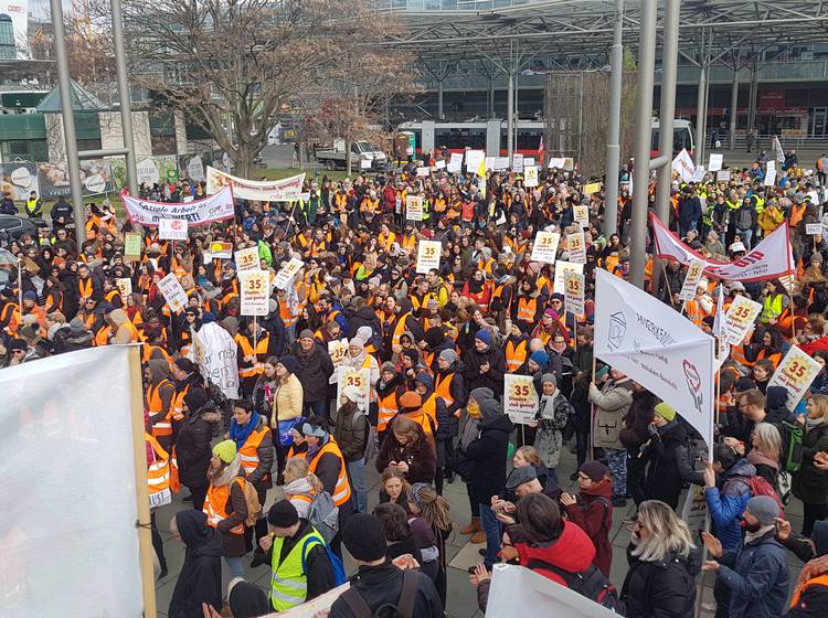 Streik im Sozialbereich: Über 1.500 bei Demo